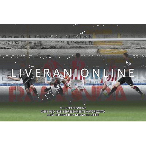 VICENZA - REGGIANA CAMPIONATO CALCIO LEGA PRO 27 APRILE 2014 NELLA FOTO IL GOL DI TULLI ©GARBUIO/AGENZIA ALDO LIVERANI SAS