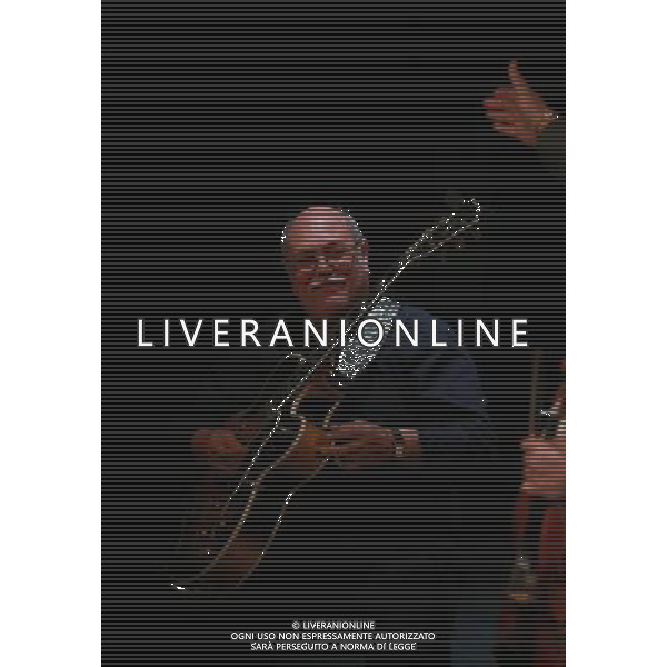 (140428) -- FRANKFURT, April 28, 2014 () -- Special guest of the Romeo Franz Ensemble, Joe Bawelino, performs at the International Theater in Frankfurt, Germany, on April 27, 2014. The Romeo Franz Ensemble is devoted to promoting the Sinti music tradition. (/Luo Huanhuan) ©PHOTOHSOT/AGENZIA ALDO LIVERANI SAS - ITALY ONLY - EDITORIAL USE ONLY - La Romeo Franz Ensemble si esibisce per la promozione della musica tradizionale Sinti al Teatro Internazionale di Francoforte, in Germania, il 27 Aprile 2014