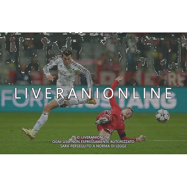 firo : 29.04.2014 Fu§ball,Fussball, UEFA Champions League, CL, Halbfinale , RŸckspiel, FC Bayern MŸnchen - Real Madrid Gareth Bale of Real Madrid goes past Toni Kroos $worldrightsEs gelten unsere AGB, einsehbar auf www.firosportphoto.de ¤ONLY FOR USE IN G E R M A N Y !!!!! Photo : BPI, copyright by firo sportphoto: Coesfelder Str.207 48249 DŸlmeTel.:02594 9916004 www.firosportphoto.de mail@firosportphoto.de (V o l k s b a n k B o c h u m - W i t t e n ) BLZ.: 430 601 29 Kt. Nr.: 341 117 100 Tel.:02594 9916004 AG ALDO LIVERANI SAS ONLY ITALY