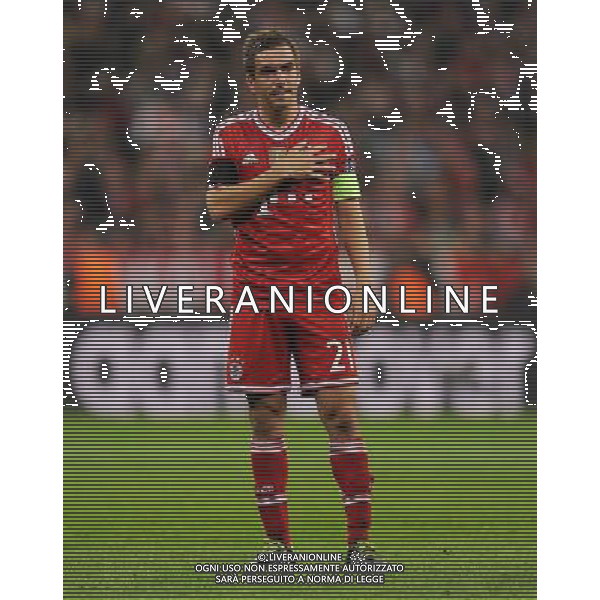 firo Fu§ball,Fussball, 29.04.2014 Uefa Champions League, Saison 2013/2014 Halbfinale - RŸckspiel, FC Bayern MŸnchen, Muenchen, FCB - Real Madrid CF, EnttŠuschung, Enttaeuschung, Gestik, Philipp Lahm, Bayern, $worldrightsEs gelten unsere AGB, einsehbar auf www.firosportphoto.de copyright by firo sportphoto: Coesfelder Str.207 48249 DŸlmen www.firosportphoto.de mail@firosportphoto.de (V o l k s b a n k B o c h u m - W i t t e n ) BLZ.: 430 601 29 Kt. Nr.: 341 117 100 Tel:Ê 02594 - 9916004 Fax:Ê02594 - 9916005 AG ALDO LIVERANI SAS ONLY ITALY
