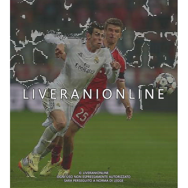 firo : 29.04.2014 Fu§ball,Fussball, UEFA Champions League, CL, Halbfinale , RŸckspiel, FC Bayern MŸnchen - Real Madrid Gareth Bale gegen M†LLER $worldrightsEs gelten unsere AGB, einsehbar auf www.firosportphoto.de ¤ONLY FOR USE IN G E R M A N Y !!!!! Photo : BPI, copyright by firo sportphoto: Coesfelder Str.207 48249 DŸlmeTel.:02594 9916004 www.firosportphoto.de mail@firosportphoto.de (V o l k s b a n k B o c h u m - W i t t e n ) BLZ.: 430 601 29 Kt. Nr.: 341 117 100 Tel.:02594 9916004 AG ALDO LIVERANI SAS ONLY ITALY