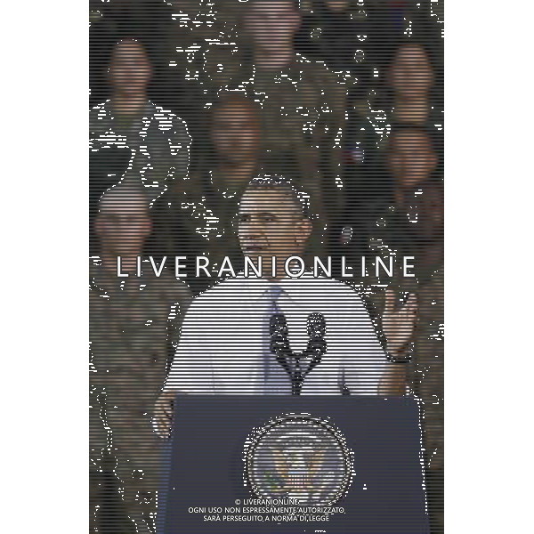 (140429) -- TAGUIG CITY, April 29, 2014 () -- U.S. President Barack Obama speaks to the U.S. and Philippine troops at Fort Bonifacio in Taguig City, the Philippines, April 29, 2014. Hours before Obama\'s arrival, Philippine Defense Secretary Voltaire Gazmin and U.S. Ambassador to Philippines Philip Goldberg signed the 10-year Enhanced Defense Cooperation Agreement (EDCA) that would give the U.S military greater access to Philippine bases. (/Rouelle Umali)(zhf) AG ALDO LIVERANI SAS ONLY ITALY