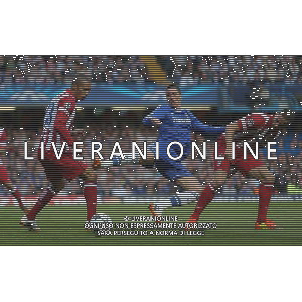 Chelsea\'s Fernando Torres despite the attentions of Atletico Madrid\'s Miranda Photo by Kieran Galvin/CameraSport Football - UEFA Champions League Semi-Final Second Leg - Chelsea v Atletico Madrid - Wednesday 30th April 2014 - Stamford Bridge - London © CameraSport - 43 Linden Ave. Countesthorpe. Leicester. England. LE8 5PG - Tel: +44 (0) 116 277 4147 - admin@camerasport.com - www.camerasport.com AG ALDO LIVERANI SAS ONLY ITALY