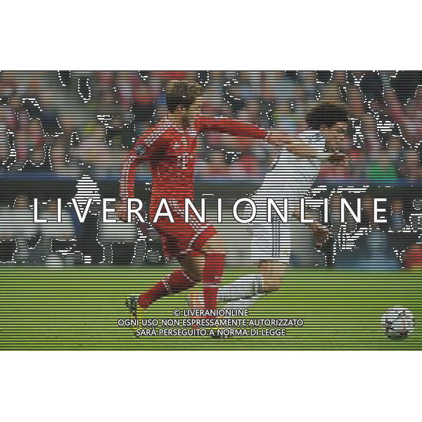 29.04.2014, Allianz Arena, Muenchen, GER, UEFA CL, FC Bayern Muenchen vs Real Madrid, Halbfinale, Ruckspiel, im Bild vl. Mario Goetze (FC Bayern Muenchen) stoert Pepe (Real Madrid) // during the UEFA Champions League Round of 4, 2nd Leg Match between FC Bayern Munich vs Real Madrid at the Allianz Arena in Muenchen, Germany on 2014/04/30. EXPA Pictures © 2014, PhotoCredit: EXPA/ Eibner-Pressefoto/ Stuetzle *****ATTENTION - OUT of GER***** ©PHOTOSHOT/AGENZIA ALDO LIVERANI SAS - ITALY ONLY - EDITORIAL USE ONLY - BAYERN MONACO - REAL MADRID SEMIFINALE DI RITORNO CHAMPIONS LEAGUE