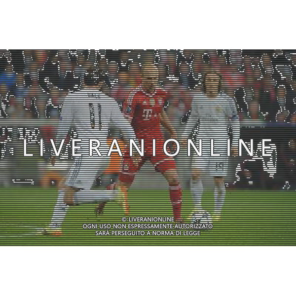 29.04.2014, Allianz Arena, Muenchen, GER, UEFA CL, FC Bayern Muenchen vs Real Madrid, Halbfinale, Ruckspiel, im Bild vl. Gareth Bale (Real Madrid), Arjen Robben (FC Bayern Muenchen) und Luka Modric (Real Madrid) // during the UEFA Champions League Round of 4, 2nd Leg Match between FC Bayern Munich vs Real Madrid at the Allianz Arena in Muenchen, Germany on 2014/04/30. EXPA Pictures © 2014, PhotoCredit: EXPA/ Eibner-Pressefoto/ Stuetzle *****ATTENTION - OUT of GER***** ©PHOTOSHOT/AGENZIA ALDO LIVERANI SAS - ITALY ONLY - EDITORIAL USE ONLY - BAYERN MONACO - REAL MADRID SEMIFINALE DI RITORNO CHAMPIONS LEAGUE