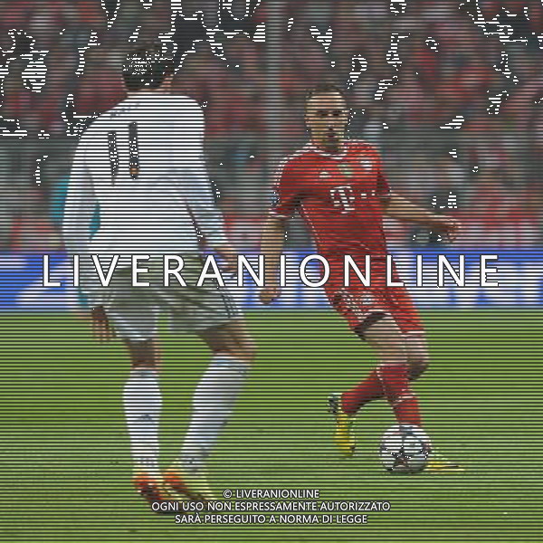 29.04.2014, Allianz Arena, Muenchen, GER, UEFA CL, FC Bayern Muenchen vs Real Madrid, Halbfinale, Ruckspiel, im Bild vl. Gareth Bale (Real Madrid) und Franck Ribery (FC Bayern Muenchen) // during the UEFA Champions League Round of 4, 2nd Leg Match between FC Bayern Munich vs Real Madrid at the Allianz Arena in Muenchen, Germany on 2014/04/30. EXPA Pictures © 2014, PhotoCredit: EXPA/ Eibner-Pressefoto/ Stuetzle *****ATTENTION - OUT of GER***** ©PHOTOSHOT/AGENZIA ALDO LIVERANI SAS - ITALY ONLY - EDITORIAL USE ONLY - BAYERN MONACO - REAL MADRID SEMIFINALE DI RITORNO CHAMPIONS LEAGUE