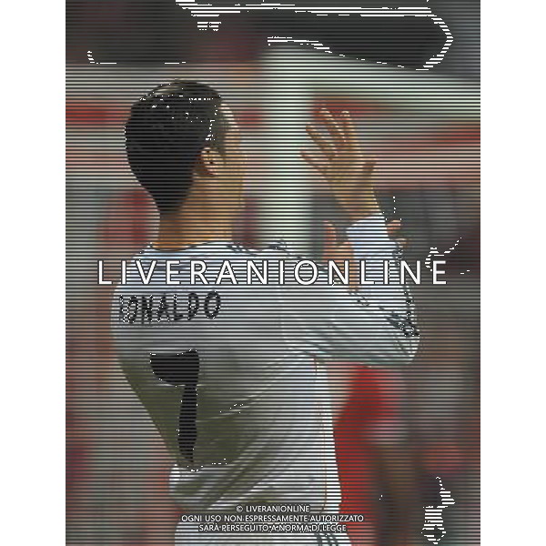 29.04.2014, Allianz Arena, Muenchen, GER, UEFA CL, FC Bayern Muenchen vs Real Madrid, Halbfinale, Ruckspiel, im Bild Cristiano Ronaldo (Real Madrid) zeigt nach seinem Tor an, dass die Bayern jetzt fuenf Tore benoetigen um weiterzukommen // during the UEFA Champions League Round of 4, 2nd Leg Match between FC Bayern Munich vs Real Madrid at the Allianz Arena in Muenchen, Germany on 2014/04/30. EXPA Pictures © 2014, PhotoCredit: EXPA/ Eibner-Pressefoto/ Stuetzle *****ATTENTION - OUT of GER***** ©PHOTOSHOT/AGENZIA ALDO LIVERANI SAS - ITALY ONLY - EDITORIAL USE ONLY - BAYERN MONACO - REAL MADRID SEMIFINALE DI RITORNO CHAMPIONS LEAGUE