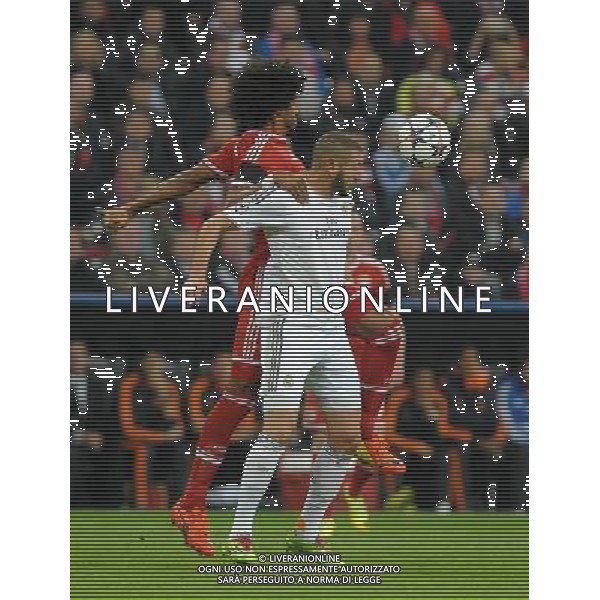29.04.2014, Allianz Arena, Muenchen, GER, UEFA CL, FC Bayern Muenchen vs Real Madrid, Halbfinale, Ruckspiel, im Bild vl.: Dante (FC Bayern Muenchen) gegegn Karim Benzema (Real Madrid) // during the UEFA Champions League Round of 4, 2nd Leg Match between FC Bayern Munich vs Real Madrid at the Allianz Arena in Muenchen, Germany on 2014/04/30. EXPA Pictures © 2014, PhotoCredit: EXPA/ Eibner-Pressefoto/ Stuetzle *****ATTENTION - OUT of GER***** ©PHOTOSHOT/AGENZIA ALDO LIVERANI SAS - ITALY ONLY - EDITORIAL USE ONLY - BAYERN MONACO - REAL MADRID SEMIFINALE DI RITORNO CHAMPIONS LEAGUE