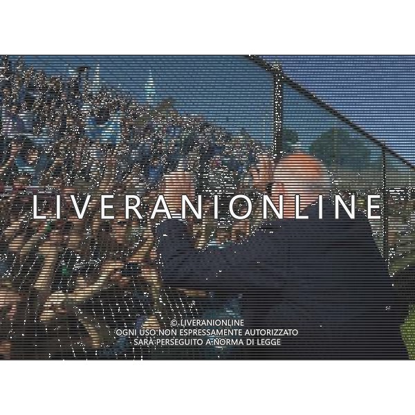 Campionato di Calcio Lega Pro Prima Divisione Girone A 2013/2014 30 Giornata Cremona - 04.05.2014 Cremonese-Virtus Entella Nella Foto:il presidente gozzi esulta con i tifosi /Ph.Vitez-Ag. Aldo Liverani