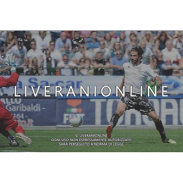 Vercelli 4-05-2014 Stadio Silvio Piola Campionato Lega PRO Prima Divisione girone A - 30å¡ giornata Pro Vercelli - Carrarese nella foto Iemmello segna 1 a 0 Pro Vercelli foto Roberto Garavaglia - ag. Aldo Liverani sas