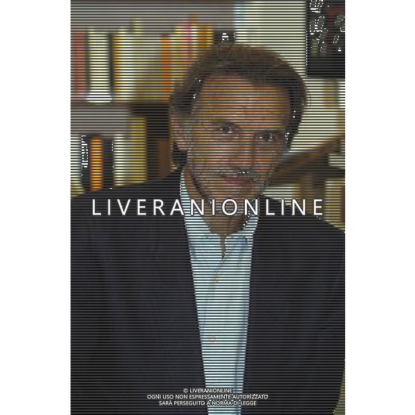 MILANO 30/6/2003 LIBRERIA RIZZOLI PRESENTAZIONE NUOVO NUMERO DELL EUROPEO SU DIVISMO I SIMBOLI IMMORTALI FOTO NELLA FOTO DANIELE PROTTI DIRETTORE EUROPEO FOTO ERMES BELTRAMI\AG ALDO LIVERANI