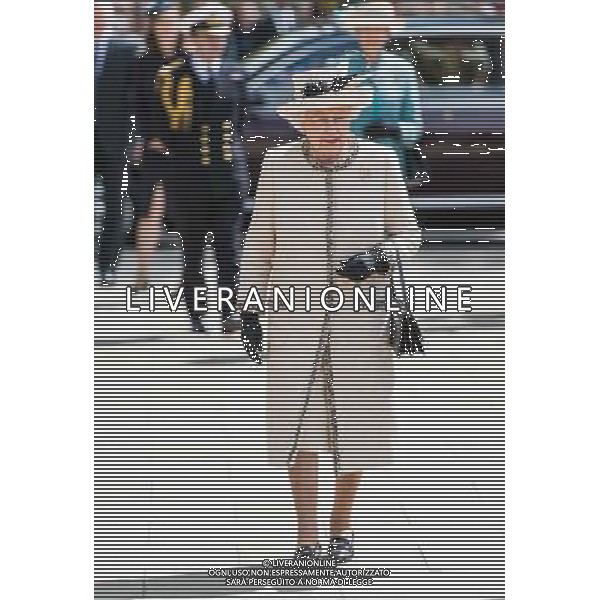 FELSTED, ENGLAND - MAY 06: Queen Elizabeth II arrives for an official visit to Felsted School on May 6, 2014 in Felsted, England. Her Majesty unveiled two plaques to commemorate the School\'s 450th anniversary and completion of a new boarding house. AG ALDO LIVERANI SAS ONLY ITALY