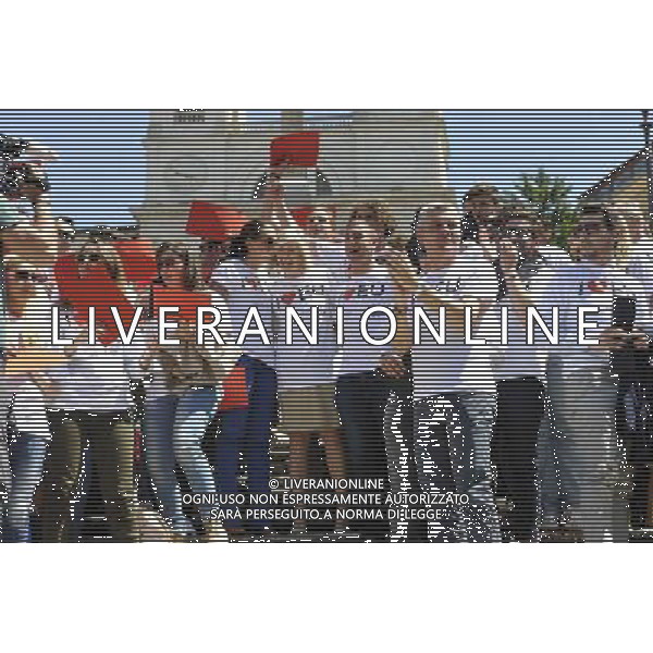 Roma - 09/05/2014 - Piazza di Spagna - Flash mob promosso dai giovani militanti e simpatizzanti di Scelta Civica di I LOVE EU in vista delle prossime elezioni europee - nella foto: Il ministro Stefania Giannini partecipa al flash mob / Ph. Fabrizio Corradetti - ag. Aldo Liverani Sas