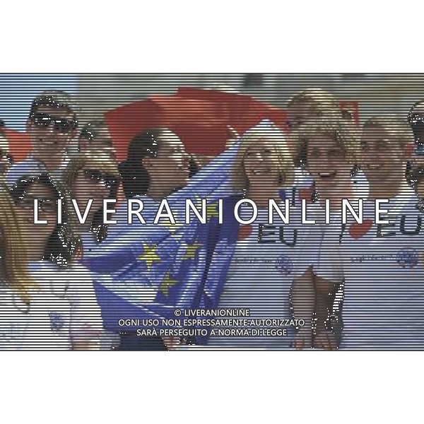 Roma - 09/05/2014 - Piazza di Spagna - Flash mob promosso dai giovani militanti e simpatizzanti di Scelta Civica di I LOVE EU in vista delle prossime elezioni europee - nella foto: Il ministro Stefania Giannini partecipa al flash mob / Ph. Fabrizio Corradetti - ag. Aldo Liverani Sas