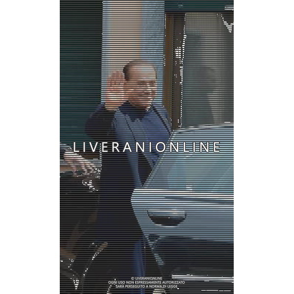 L\'uscita dell\'ex premier Silvio Berlusconi, nel primo giorno ai servizi sociali nella clinica per anziani Sacra Famiglia a Cesano Boscone -Milano 09 maggio 2014 ©Gazzaniga/AGENZIA ALDO LIVERANI SAS