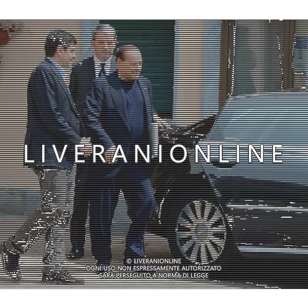 L\'uscita dell\'ex premier Silvio Berlusconi, nel primo giorno ai servizi sociali nella clinica per anziani Sacra Famiglia a Cesano Boscone -Milano 09 maggio 2014 ©Gazzaniga/AGENZIA ALDO LIVERANI SAS