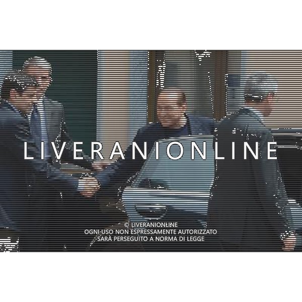 L\'uscita dell\'ex premier Silvio Berlusconi, nel primo giorno ai servizi sociali nella clinica per anziani Sacra Famiglia a Cesano Boscone -Milano 09 maggio 2014 ©Gazzaniga/AGENZIA ALDO LIVERANI SAS