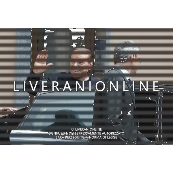L\'uscita dell\'ex premier Silvio Berlusconi, nel primo giorno ai servizi sociali nella clinica per anziani Sacra Famiglia a Cesano Boscone -Milano 09 maggio 2014 ©Gazzaniga/AGENZIA ALDO LIVERANI SAS