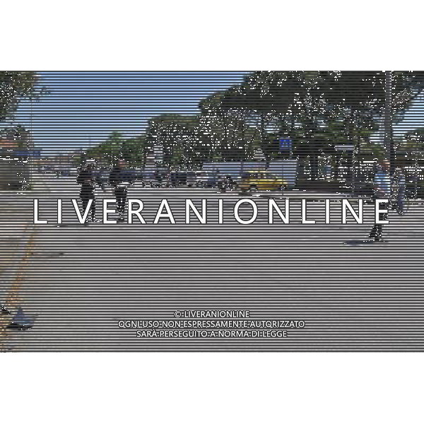 Livorno incidente tra via delle sorgenti e via foscolo,l\'incidente  avvenuto intorno alle 13. Violento scontro fra un motorino e un\'auto con un ferito grave. Ad avere la peggio l\'uomo in sella allo scooter che ha riportato un serio trauma cranico con frattura del femore e della spalla. FOTOSIMONE LANARI-AG ALDO LIVERANI SAS