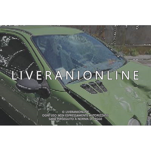 Livorno incidente tra via delle sorgenti e via foscolo,l\'incidente  avvenuto intorno alle 13. Violento scontro fra un motorino e un\'auto con un ferito grave. Ad avere la peggio l\'uomo in sella allo scooter che ha riportato un serio trauma cranico con frattura del femore e della spalla. FOTOSIMONE LANARI-AG ALDO LIVERANI SAS