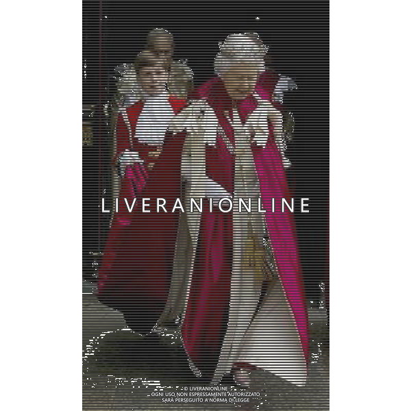 Britain\'s Queen Elizabeth II departs Westminster Abbey after attending the Order of the Bath Service in London on May 9, 2014. The Order of the Bath is comprised largely of people with distinguished military careers. The Order dates back to 1725 and uses Henry VII\'s Chapel in Westminster Abbey as its Chapel. The Queen is Sovereign Head of the Order of the Bath and Prince Charles is its Great Master. There is a service every four years which The Prince of Wales attends and every second service, every eight years, The Queen also attends. ©photoshot/AGENZIA ALDO LIVERANI SAS - ITALY ONLY - REALI INGLESI: La regina Elisabetta II al raduno dei Cavalieri dell\'Ordine del Bagno all\'Abbazia di Westminster a Londra inghilterra 9 maggio 2014.
