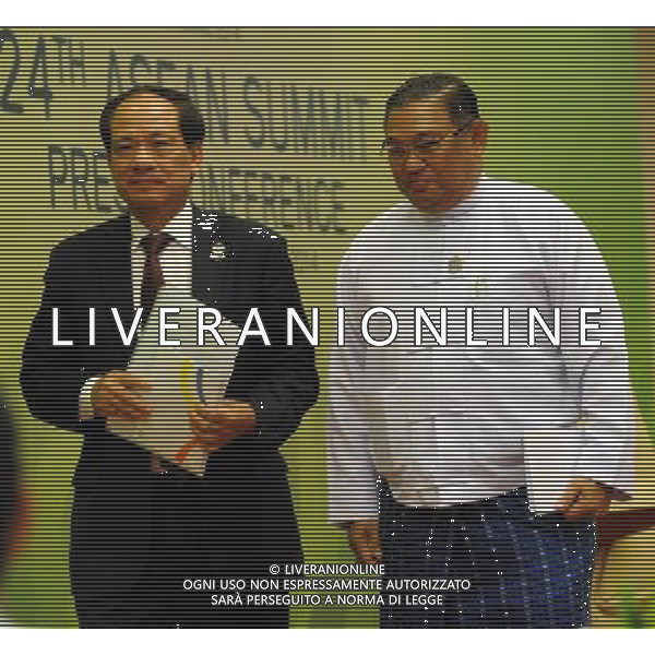 (140510) -- NAY PYI TAW, May 10, 2014 () -- ASEAN Secretary-General Le Luong Minh (L) and Myanmar Foreign Minister U Wunna Maung Lwin leave after the press conference after the ASEAN Foreign Ministers\' Meeting in Nay Pyi Taw, Myanmar, May 10, 2014. (/Wong Pun Keung) (cy) ©photoshot/AGENZIA ALDO LIVERANI SAS - ITALY ONLY - EDITORIAL USE ONLY