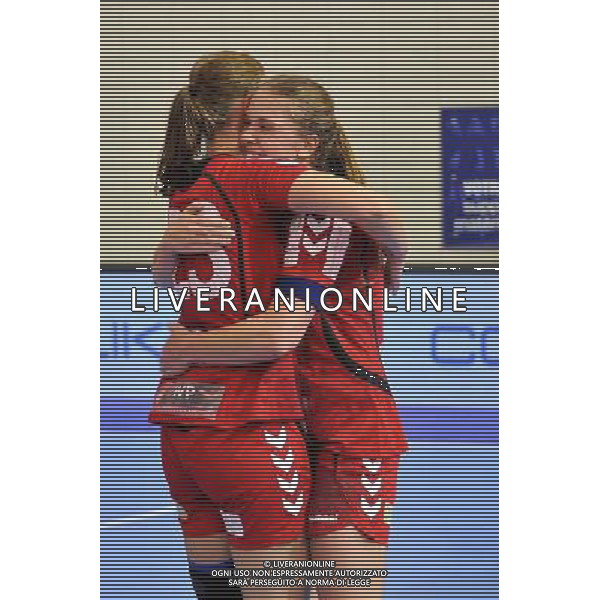 Joie H65 Hoor - 11.05.2014 - Issy Paris Hand / H65 Hoor - Finale de la Coupe d\'Europe retour feminine 2014 Photo : Aurelien Meunier / Icon Sport AG ALDO LIVERANI SAS ONLY ITALY AG ALDO LIVERANI SAS ONLY ITALY