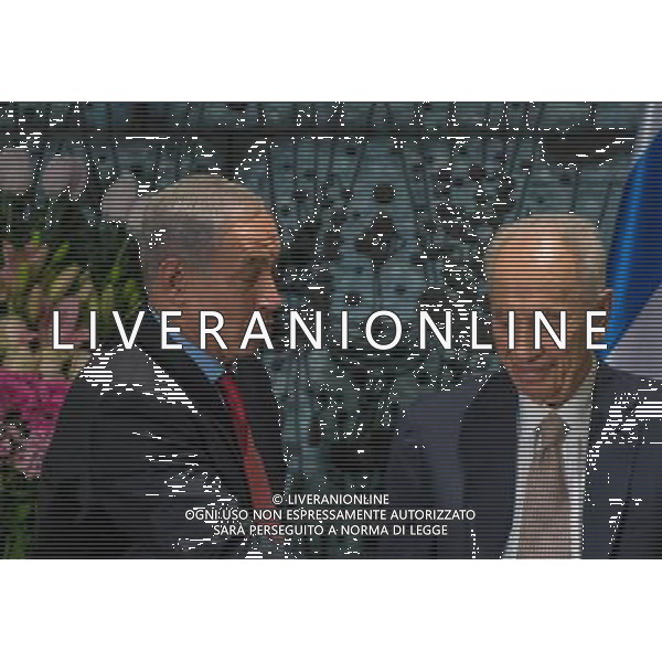 (140513) -- JERUSALEM, May 13, 2014 () -- File photo taken on Nov. 13, 2013 shows Israeli President Shimon Peres (R) and Prime Minister Benjamin Netanyahu attending the inauguration of Governor of the Bank of Israel Karnit Flug in Jerusalem. Shimon Peres has blasted Benjamin Netanyahu for trying to curb the powers of the presidency, the Jerusalem Post reported on Monday. (/Li Rui) AG ALDO LIVERANI SAS ONLY ITALY