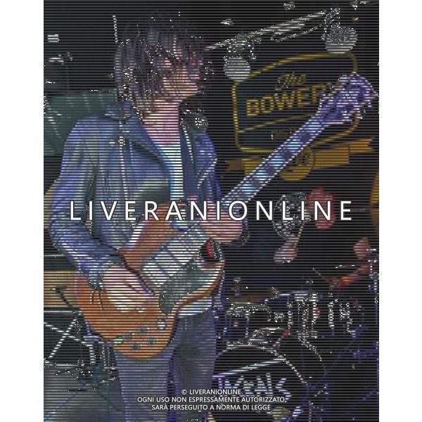  Carl Barat performs his first ever show with his new band The Jackals in Reading\'s Sub89, The Bowery District to a lucky 300 fans Date ; 13/05/2014 AG ALDO LIVERANI SAS ONLY ITALY