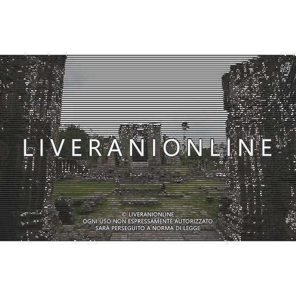 (140513) -- SRINAGAR, May 13, 2014 () -- People visit the ruins of Martand Sun Temple in village Mattan of district Anantnag, about 65 km south of Srinagar, the summer capital of Indian-controlled Kashmir, May 12, 2014. Martand Sun Temple is one of the important archaeological sites in Indian-controlled Kashmir. The temple was built around 500 A.D. to be dedicated to Surya (Sun) god and is now in ruins. (/Javed Dar) ©photoshot/Agenzia Aldo Liverani sas - ITALY ONLY - Le rovine del Martand Tempio del Sole uno dei piu\' importanti siti archeologici nel villaggio Mattan del distretto di Anantnag, circa 65 km a sud di Srinagar, capitale estiva del indiano controllata Kashmir, 12 maggio 2014