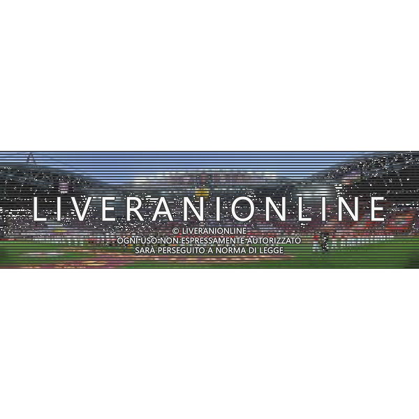 UEFA Europa League 2013/2014 Finale Torino - 14.05.2014 Siviglia-Benfica Nella Foto:le squadre schierate in campo prima della partita con la coreografia delle due tifoserie /Ph.Vitez-Ag. Aldo Liverani