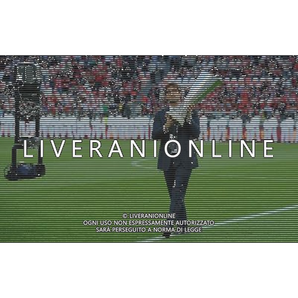 UEFA Europa League 2013/2014 Finale Torino - 14.05.2014 Siviglia-Benfica Nella Foto:ferrara ciro porta la coppa in campo /Ph.Vitez-Ag. Aldo Liverani