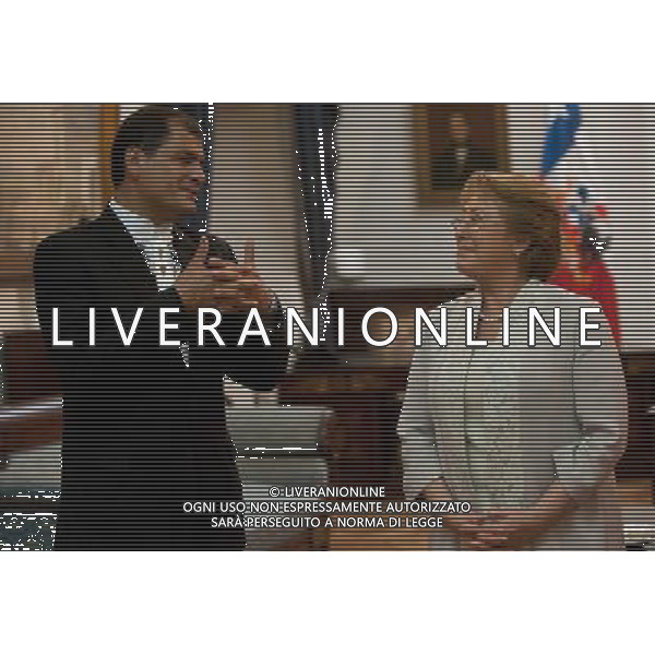 (140514) -- SANTIAGO, May 14, 2014 () -- Chilean President Michelle Bachelet (R) talks with Ecuador\'s President Rafael Correa (L) during a meeting in the Moneda Palace, in Santiago, capital of Chile, on May 13, 2014. (/Jorge Villegas) AG ALDO LIVERANI SAS ONLY ITALY