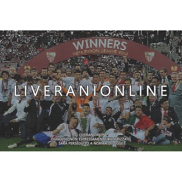 UEFA Europa League 2013/2014 Finale Torino - 14.05.2014 Siviglia-Benfica Nella Foto:foto di gruppo del siviglia con la coppa /Ph.Vitez-Ag. Aldo Liverani