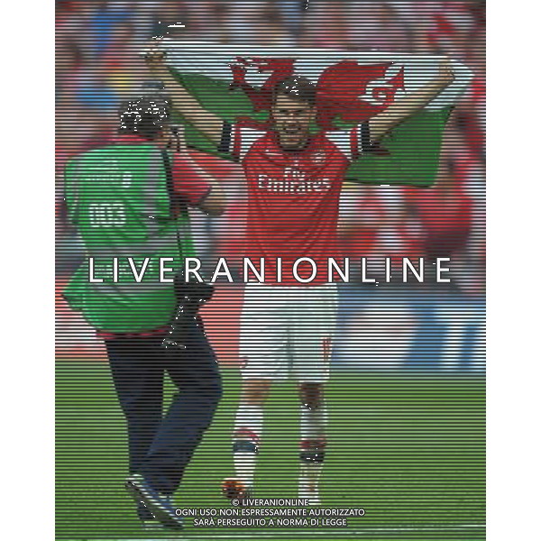 AARON RAMSEY CELEBRATES WITH WALES FLAG ARSENAL FC V HULL CITY FC ARSENAL FC V HULL CITY FC, THE BUDWEISER FA CUP FINAL WEMBLEY STADIUM, LONDON, ENGLAND 17 May 2014 GAU80910 THE BUDWEISER FA CUP FINAL 2014 WARNING! This Photograph May Only Be Used For Newspaper And/Or Magazine Editorial Purposes. May Not Be Used For Publications Involving 1 player, 1 Club Or 1 Competition Without Written Authorisation From Football DataCo Ltd. For Any Queries, Please Contact Football DataCo Ltd on +44 (0) 207 864 9121 ag aldo liverani sas only italy