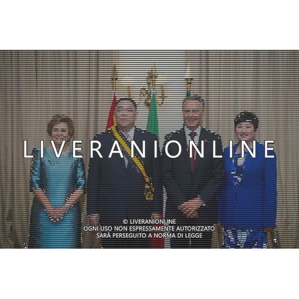 (140517) -- MACAO, May 17, 2014 () -- Chui Sai On (2nd L), chief executive of the Macao Special Administrative Region, and his wife pose for a group photo with Portuguese President Anibal Cavaco Silva (2nd R) and his wife in Macao, south China, May 17, 2014. Cavaco Silva presented a Grand Cross of the Order of Merit to Chui at the residence of the Consulate General of Portugal in Macao on Saturday. (/Cheong Kam Ka)(zkr) AG ALDO LIVERANI SAS ONLY ITALY