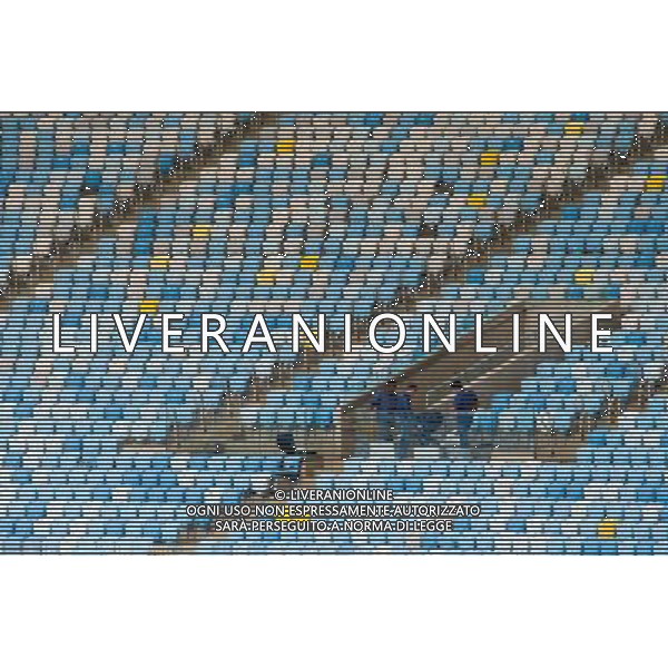 (140522) -- RIO DE JANEIRO, May 22, 2014 () -- Staff members work on the tribune in the Maracana Stadium in Rio de Janeiro, Brazil, May 21, 2014. The Maracana Stadium, with a capacity of 78 thousand spectators, will hold 4 group match, a match from the round of 16, a quarter-final and the final match of the 2014 FIFA World Cup. (/Xu Zijian) ©PHOTOSHOT/AGENZIA ALDO LIVERANI SAS - ITALY ONLY - EDITORIAL USE ONLY - STADIO BRASILE