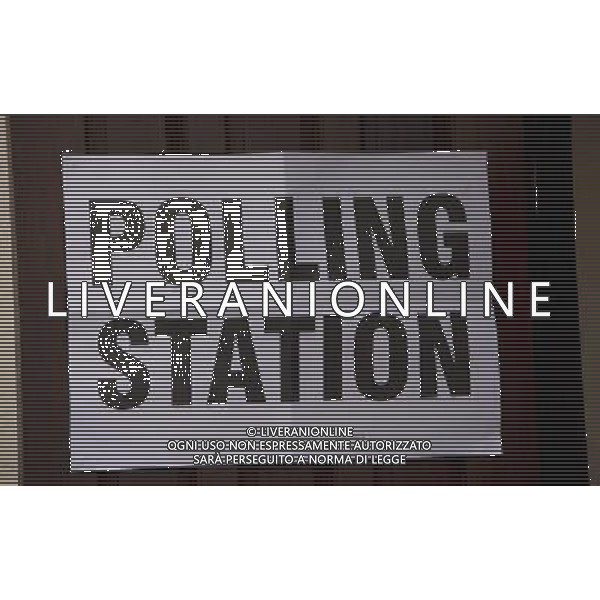 Millions of voters get the chance to have their say in Council and European elections. Polling Stations in Dagenham, Essex. Â©photohsotAGENZIA ALDO LIVERANI SAS - ITALY ONLY - Milioni di elettori al voto per il Consiglio e le elezioni europee. Seggi elettorali in Gran Bretagna 23 maggio 2014