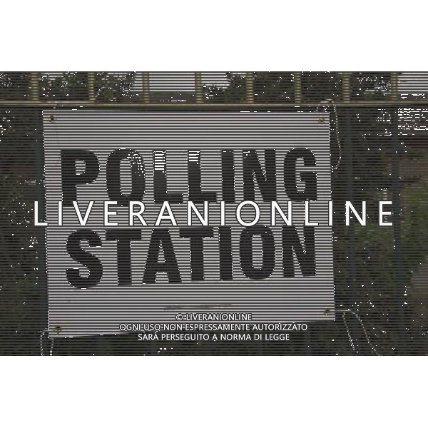 Millions of voters get the chance to have their say in Council and European elections. Polling Stations in Dagenham, Essex. Â©photohsotAGENZIA ALDO LIVERANI SAS - ITALY ONLY - Milioni di elettori al voto per il Consiglio e le elezioni europee. Seggi elettorali in Gran Bretagna 23 maggio 2014