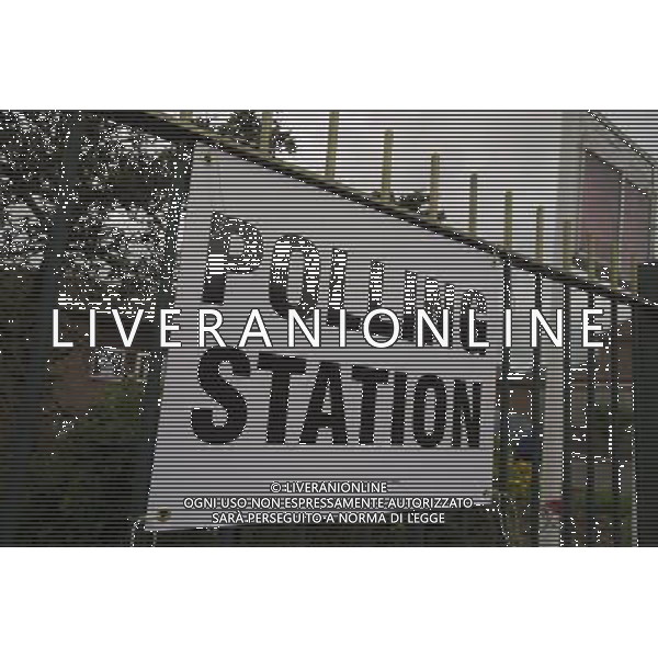 Millions of voters get the chance to have their say in Council and European elections. Polling Stations in Dagenham, Essex. Â©photohsotAGENZIA ALDO LIVERANI SAS - ITALY ONLY - Milioni di elettori al voto per il Consiglio e le elezioni europee. Seggi elettorali in Gran Bretagna 23 maggio 2014