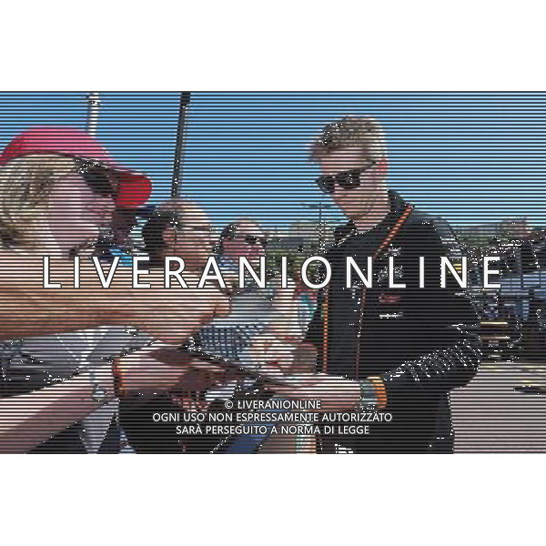 Nico Hulkenberg (GER) Sahara Force India F1 signs autographs for the fans. 23.05.2014. Formula 1 World Championship, Rd 6, Monaco Grand Prix, Monte Carlo, Monaco, Friday. - www.xpbimages.com, EMail: requests@xpbimages.com - copy of publication required for printed pictures. Every used picture is fee-liable. Â© Copyright: Moy / XPB Images /AGENZIA ALDO LIVERANI SAS - ITALY ONLY - EDITORIAL USE ONLY - GP MONACO F1 PROVE LIBERE