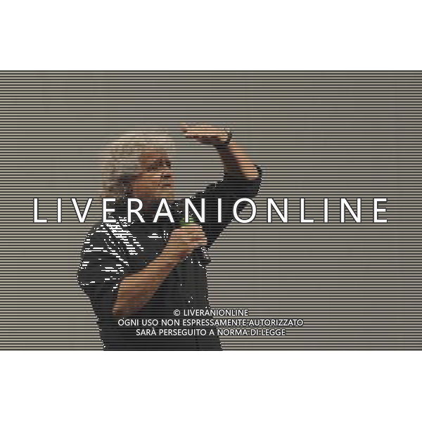 Beppe Grillo al comizio per la chiusura della campagna elettorale per le elezioni Europee del Movimento 5 stelle in piazza San Giovanni a Roma 23 maggio 2014 ©Corradetti/AGENZIA ALDO LIVERANI SAS