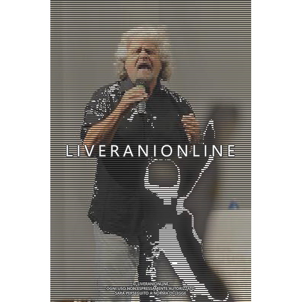 Beppe Grillo al comizio per la chiusura della campagna elettorale per le elezioni Europee del Movimento 5 stelle in piazza San Giovanni a Roma 23 maggio 2014 ©Corradetti/AGENZIA ALDO LIVERANI SAS