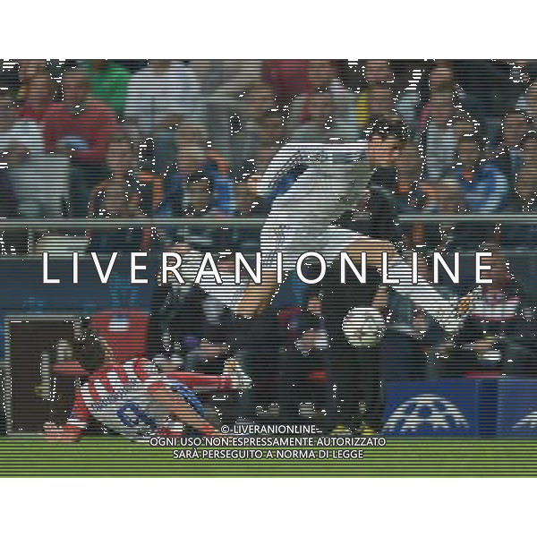 Real Madrid\'s Gareth Bale vies for possession with Atletico Madrid\'s David Villa Photographer Ian Cook/CameraSport Football - UEFA Champions League Final 2014 - Real Madrid v Atletico Madrid - Saturday 24th May 2014 - Stadium of Light - Lisbon - Portugal © CameraSport - 43 Linden Ave. Countesthorpe. Leicester. England. LE8 5PG - Tel: +44 (0) 116 277 4147 - admin@camerasport.com - www.camerasport.com /AGENZIA ALDO LIVERANI SAS - ITALY ONLY - Real Madrid - Atletico Madrid UEFA Champions League 2013/2014 Finale Lisbona (Portogallo) - 24.05.2014