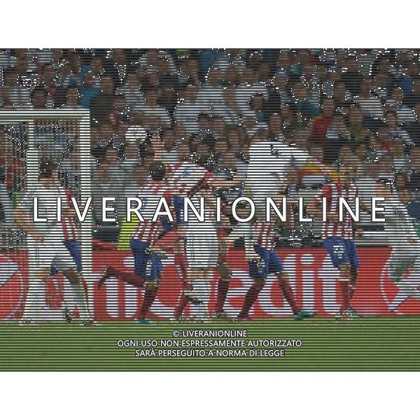 Real Madrid\'s Sergio Ramos scores his sides equalising goal to make the score 1-1 Photographer Ian Cook/CameraSport Football - UEFA Champions League Final 2014 - Real Madrid v Atletico Madrid - Saturday 24th May 2014 - Stadium of Light - Lisbon - Portugal © CameraSport - 43 Linden Ave. Countesthorpe. Leicester. England. LE8 5PG - Tel: +44 (0) 116 277 4147 - admin@camerasport.com - www.camerasport.com /AGENZIA ALDO LIVERANI SAS - ITALY ONLY - Real Madrid - Atletico Madrid UEFA Champions League 2013/2014 Finale Lisbona (Portogallo) - 24.05.2014