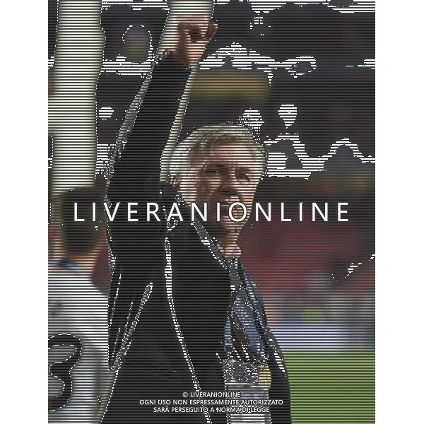 Real Madrid\'s Manager Carlo Ancelotti celebrates winning the Champions league trophy Photographer Ian Cook/CameraSport Football - UEFA Champions League Final 2014 - Real Madrid v Atletico Madrid - Saturday 24th May 2014 - Stadium of Light - Lisbon - Portugal © CameraSport - 43 Linden Ave. Countesthorpe. Leicester. England. LE8 5PG - Tel: +44 (0) 116 277 4147 - admin@camerasport.com - www.camerasport.com /AGENZIA ALDO LIVERANI SAS - ITALY ONLY - Real Madrid - Atletico Madrid UEFA Champions League 2013/2014 Finale Lisbona (Portogallo) - 24.05.2014