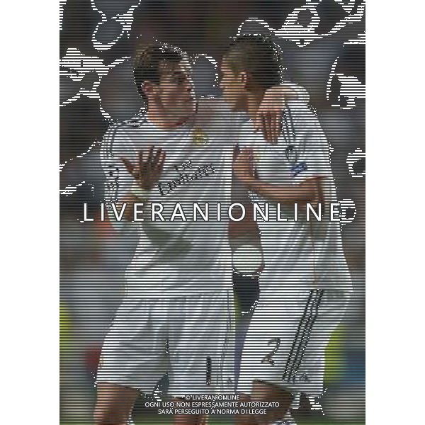 Real Madrid\'s Gareth Bale calms down team mate Raphael Varane Photographer Ian Cook/CameraSport Football - UEFA Champions League Final 2014 - Real Madrid v Atletico Madrid - Saturday 24th May 2014 - Stadium of Light - Lisbon - Portugal © CameraSport - 43 Linden Ave. Countesthorpe. Leicester. England. LE8 5PG - Tel: +44 (0) 116 277 4147 - admin@camerasport.com - www.camerasport.com /AGENZIA ALDO LIVERANI SAS - ITALY ONLY - Real Madrid - Atletico Madrid UEFA Champions League 2013/2014 Finale Lisbona (Portogallo) - 24.05.2014