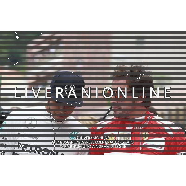 (L to R): Lewis Hamilton (GBR) Mercedes AMG F1 and Fernando Alonso (ESP) Ferrari pay their respects to Sir Jack Brabham (AUS) on the grid. 25.05.2014. Formula 1 World Championship, Rd 6, Monaco Grand Prix, Monte Carlo, Monaco, Race Day. - www.xpbimages.com, EMail: requests@xpbimages.com - copy of publication required for printed pictures. Every used picture is fee-liable. © Copyright: Batchelor / XPB Images AG ALDO LIVERANI SAS ONLY ITALY