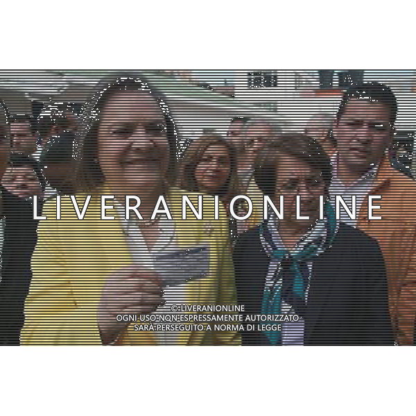 (140525) -- BOGOTA, May 25, 2014 () -- Colombian presidential candidate for the Democratic Pole party Clara Lopez (L) reacts after casting her vote during the presidential elections, in Bogota, Colombia, on May 25, 2014. Colombian voters went to the polls Sunday morning to elect a new president for the next four years. (/Cesar Marino) (da) (fnc) ©photoshot/AGENZIA ALDO LIVERANI SAS - ITALY ONLY - EDITORIAL USE ONLY - Votazioni in un seggio elettorale, durante la elezioni presidenziali, a Bogota\', Colombia, il 25 maggio 2014