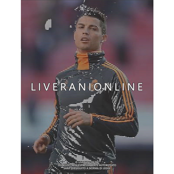 Real Madrid\'s Cristiano Ronaldo during the UEFA Champions league Final 2014 Pre Match Training session Photographer Ian Cook/CameraSport Football - UEFA Champions league Final 2014 Pre Match Training session- Thursday 23rd May 2014 - Stadium of Light - Lisbon © CameraSport - 43 Linden Ave. Countesthorpe. Leicester. England. LE8 5PG - Tel: +44 (0) 116 277 4147 - admin@camerasport.com - www.camerasport.com ©photoshot/AGENZIA ALDO LIVERANI SAS - ITALY ONLY - EDITORIAL USE ONLY /AGENZIA ALDO LIVERANI SAS - ITALY ONLY - EDITORIAL USE ONLY